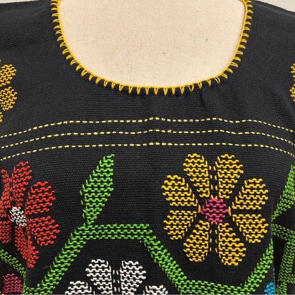 Multicolored Floral Embroidered Mexican Blouse 100% handmade. - Picture 9 of 9